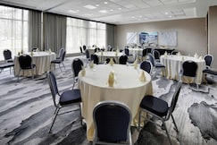 Embassy Suites by Hilton Detroit Troy Auburn Hills, Macomb