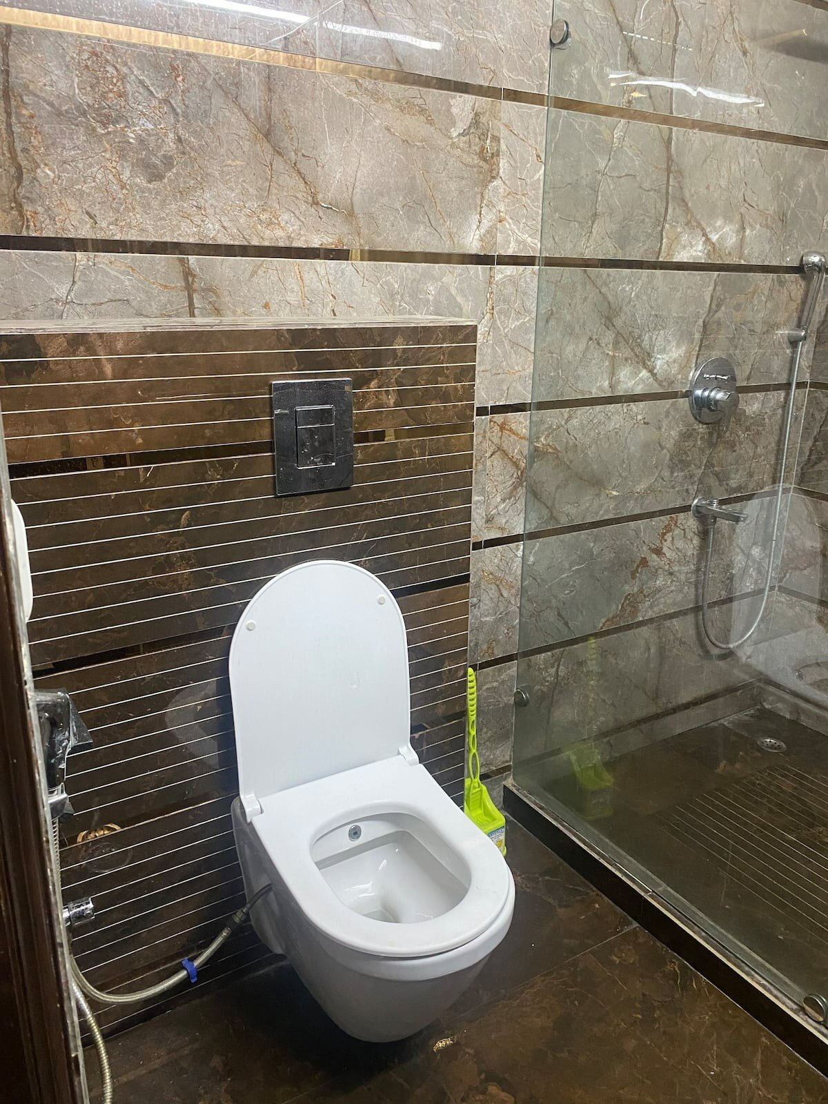 Jupiter 1 Bedroom with open Terrace and BBQ - Tap to explore photos