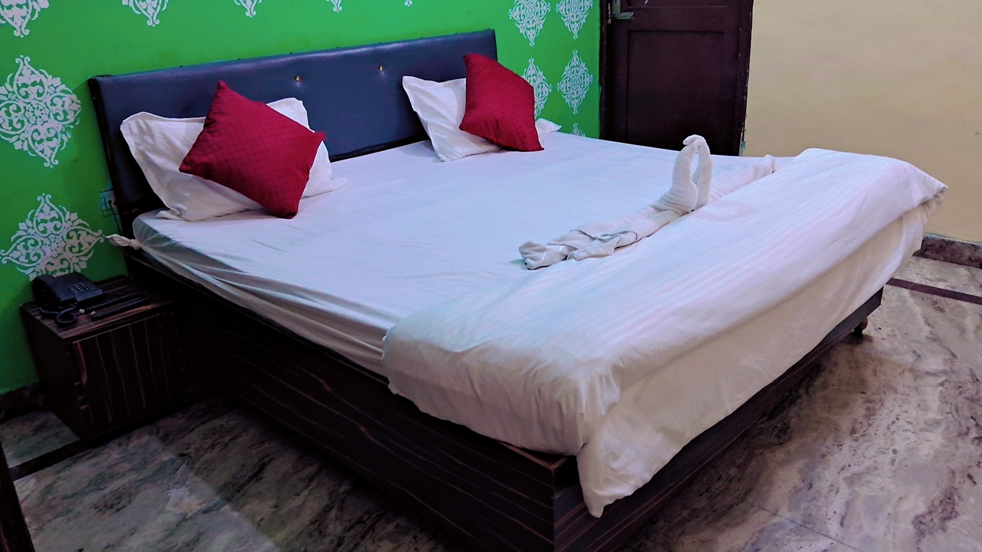 Shri Athithi Hotel - Tap to explore photos