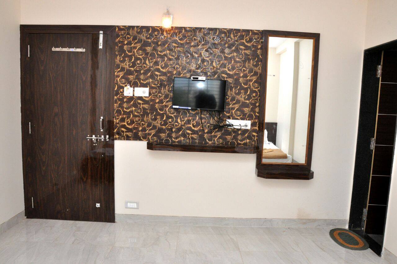 HOTEL SAI RAJARAM PALACE
