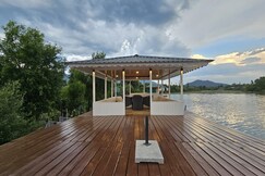 Dilshad Houseboats, Srinagar