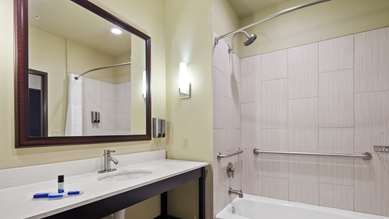 Best Western Lindsay Inn & Suites - Tap to explore photos