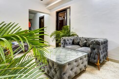 Townhouse by OYO Mayfield Garden Nearby Golf Course Road, Gurgaon