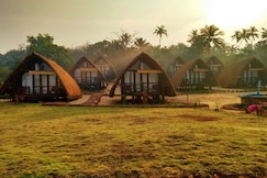 Golven Resort I Restaurant & Pool, Vengurla