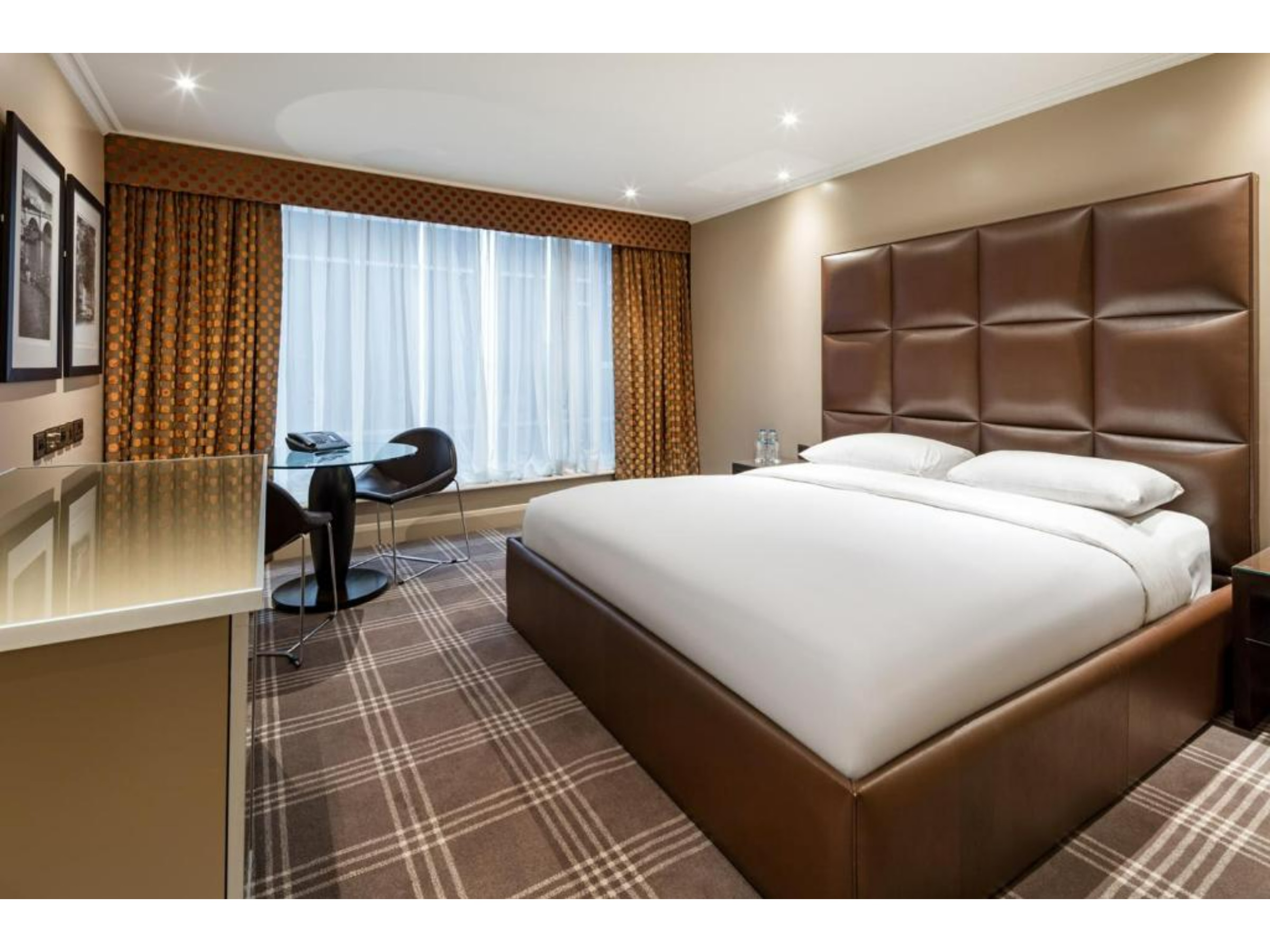 Radisson Blu Hotel, London Marble Arch - Tap to explore photos