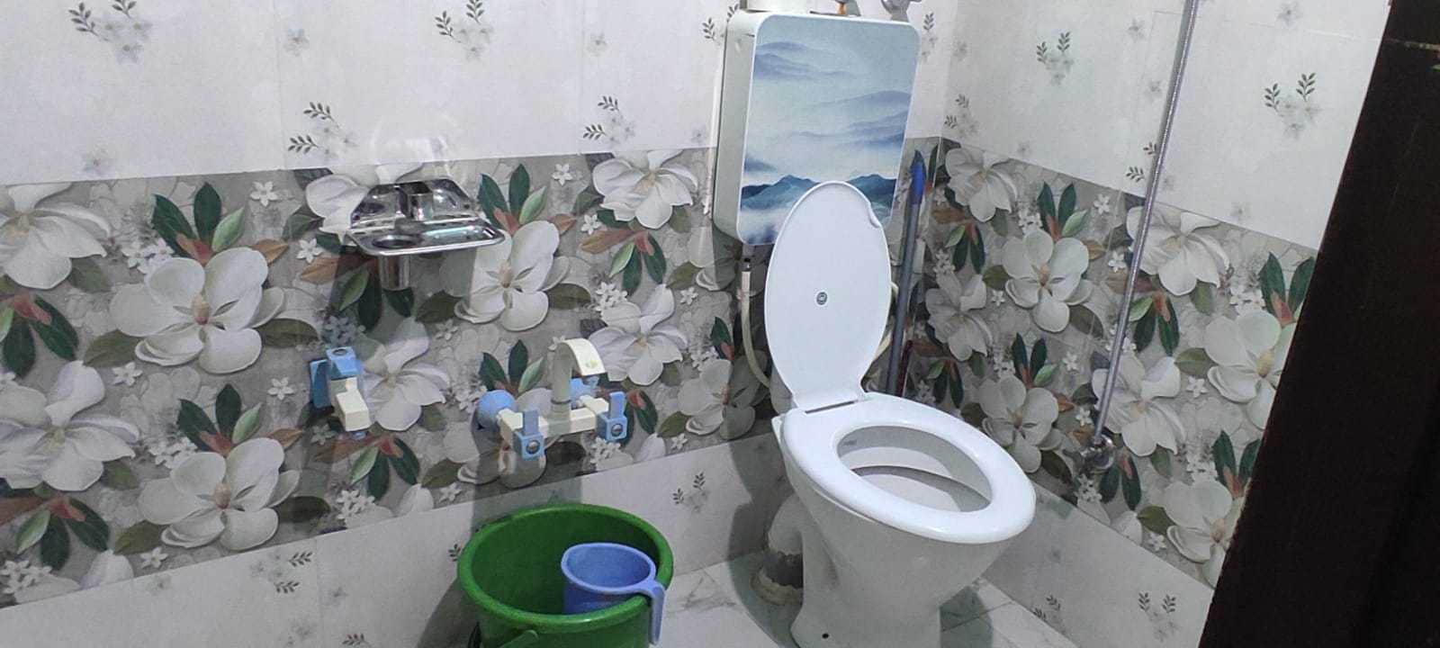 Hotel O Home Homestay Manzoor Dedard - Tap to explore photos