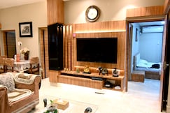 Janaki Villa | Entire 2BHK Luxury Bungalow, Varanasi