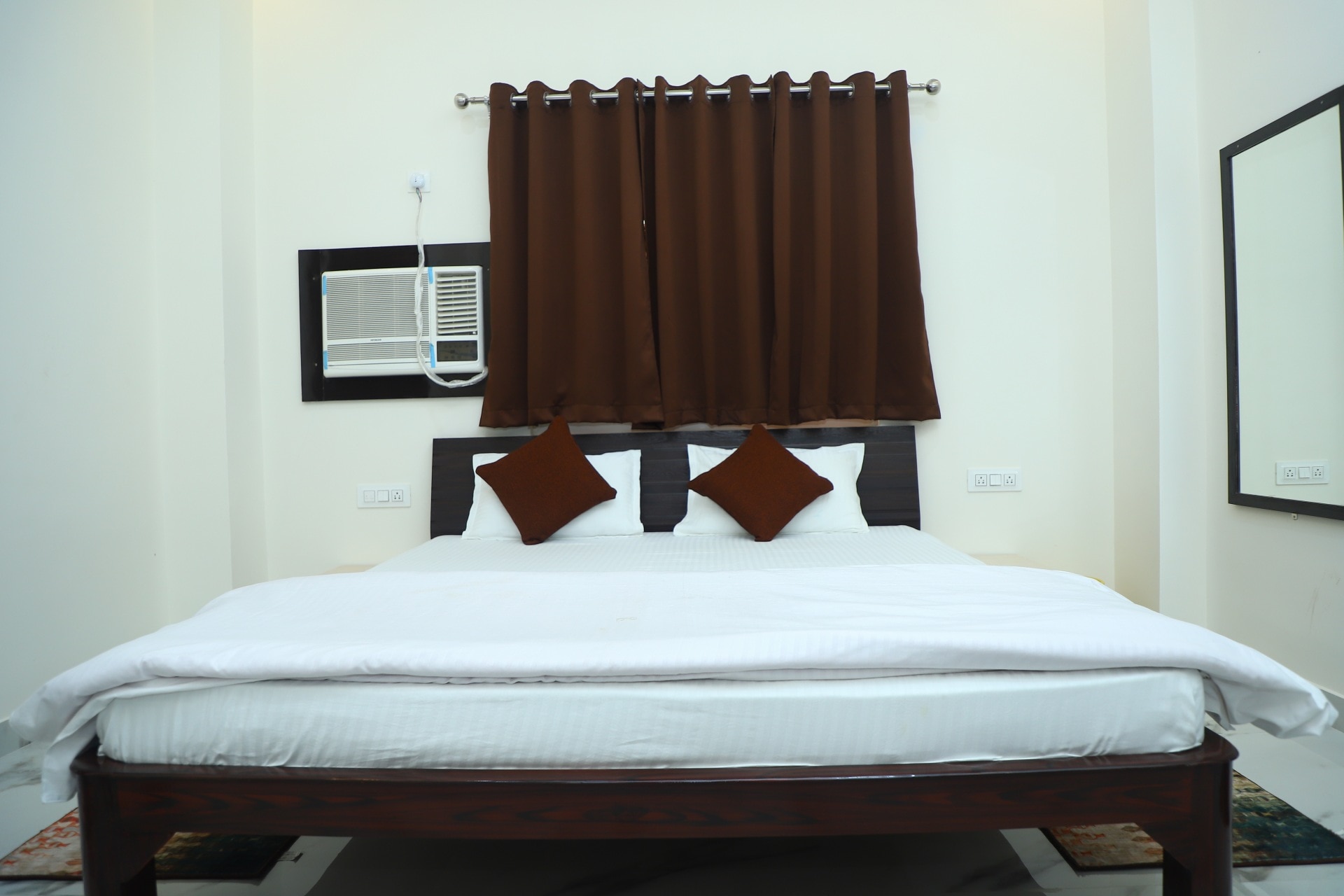 HOTEL SANGAM GARDEN - Tap to explore photos