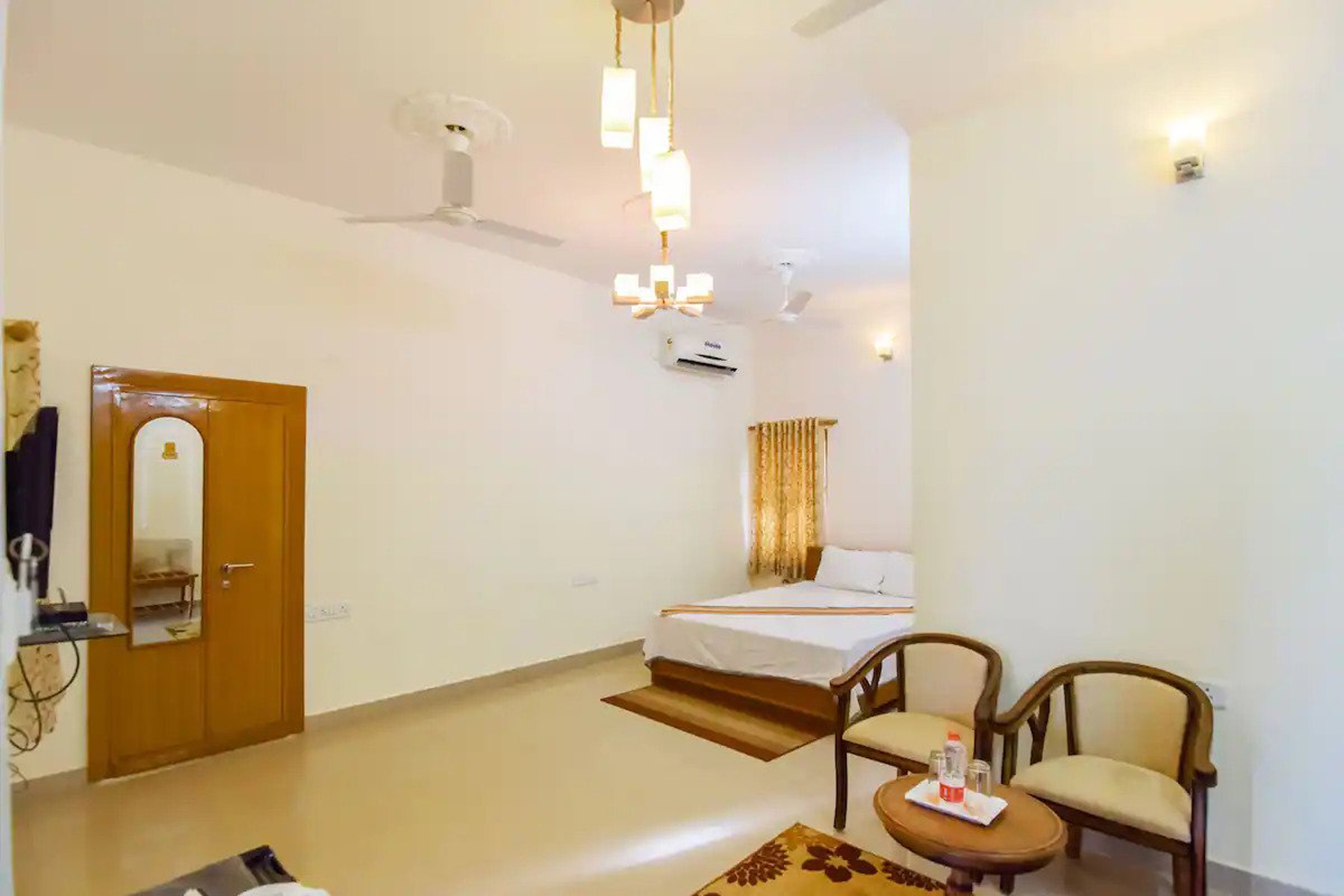 Devendra Garh Palace ( Luxury Paying Guest House) - Tap to explore photos
