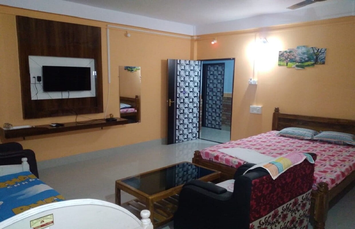 ABHINANDAN GUEST HOUSE - Tap to explore photos