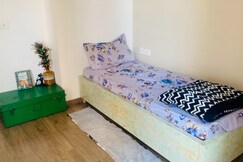 Peaceful and safe stay for a solo female, Noida