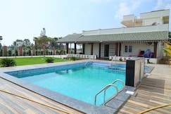 The Royal Farm Inn, Chirala