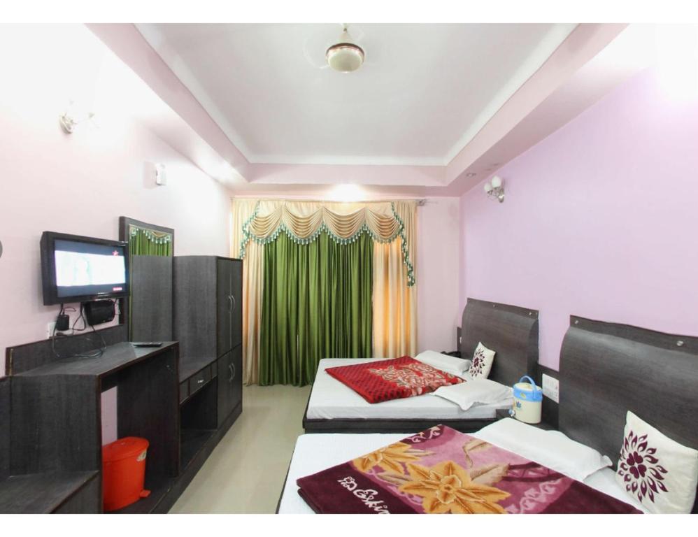 Hotel Vipul Palace Katra - Tap to explore photos
