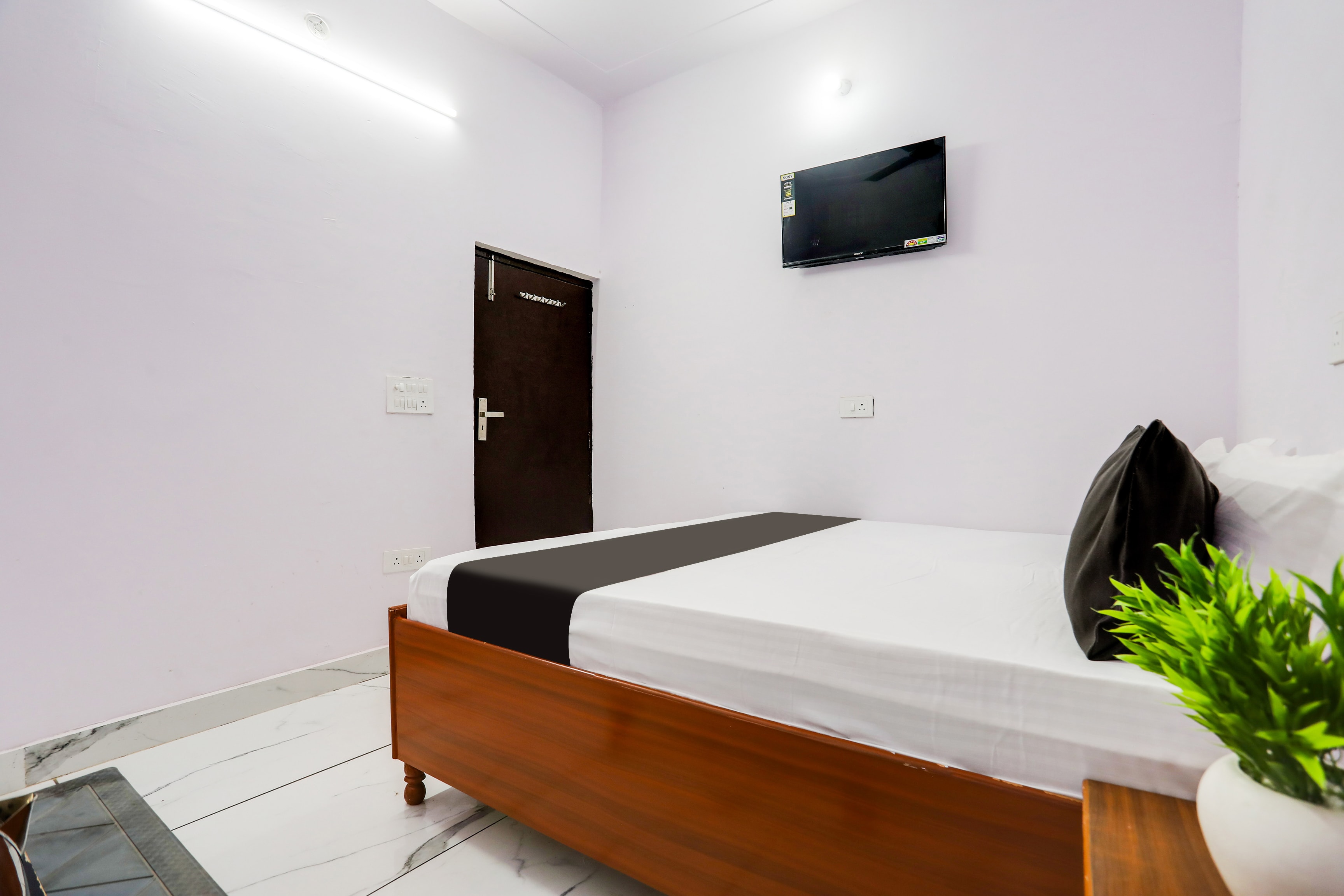 Hotel O Royal King Guest House - Tap to explore photos