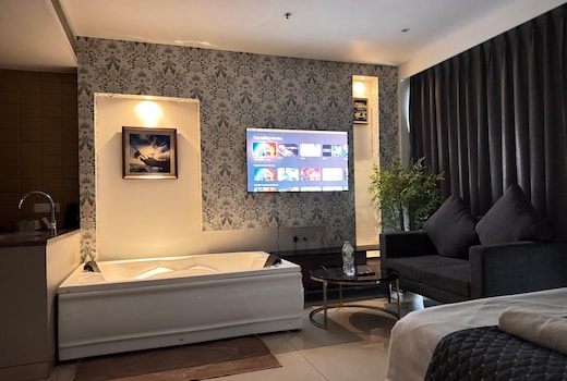 Studio with private jacuzzi