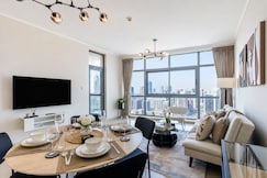 ELIVAAS Curated Chic High-Floor 1BR in The Greens | Skyline Views, Dubai