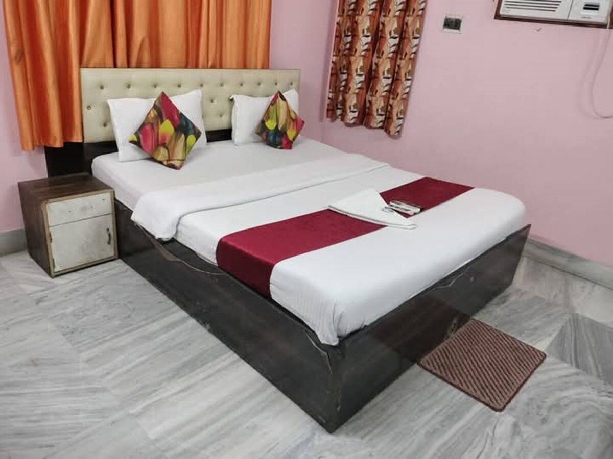 FrontviewStay near Chinar Park - Tap to explore photos