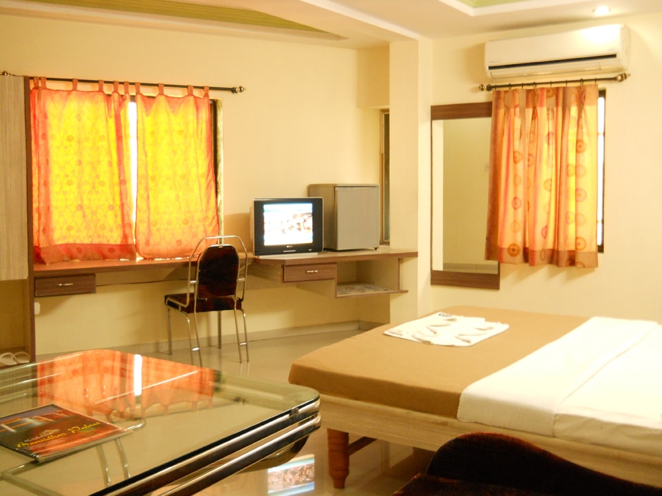 Hotel Bansidhar Palace - Tap to explore photos