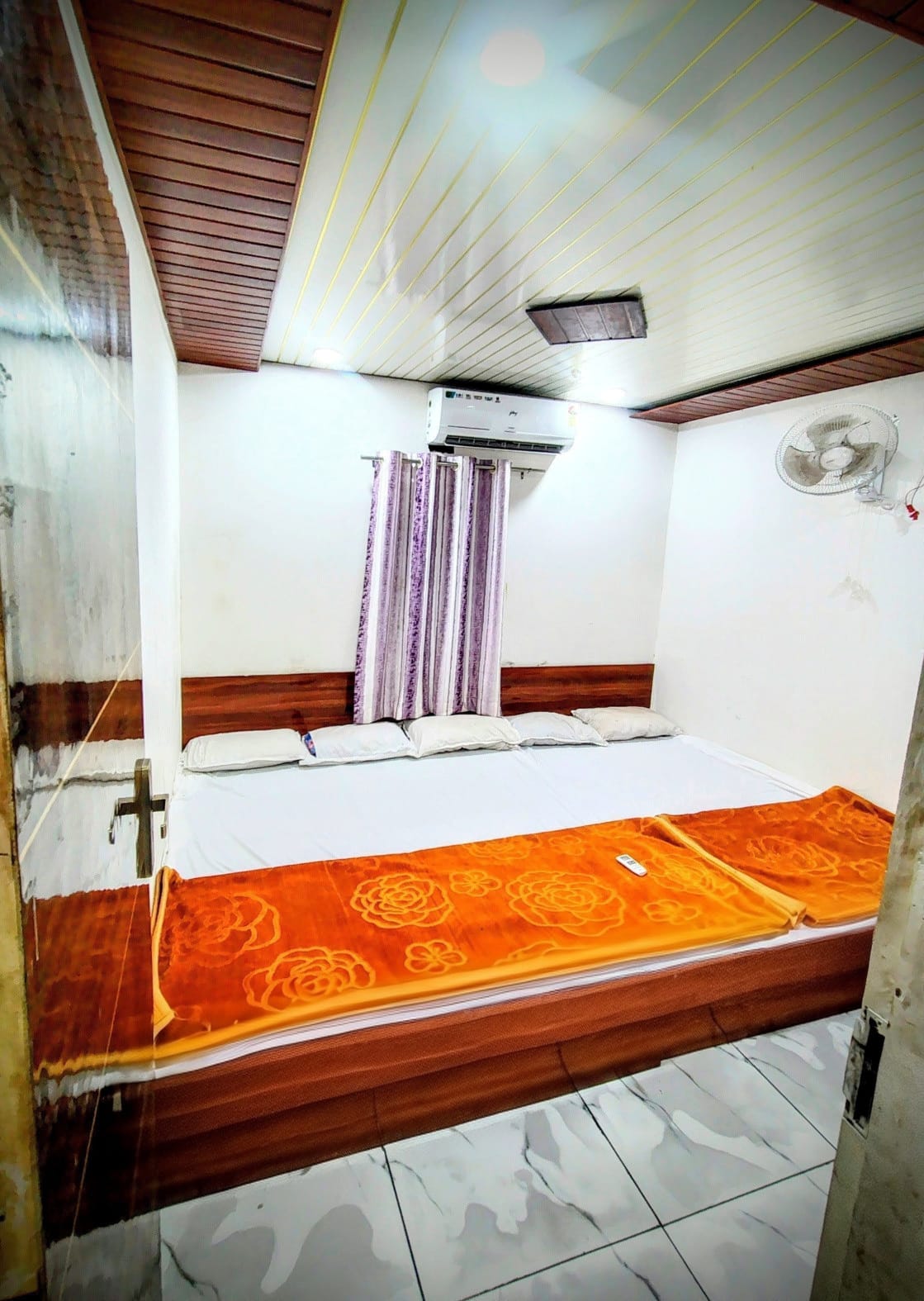 Shree Sanwariya Guest House - Tap to explore photos