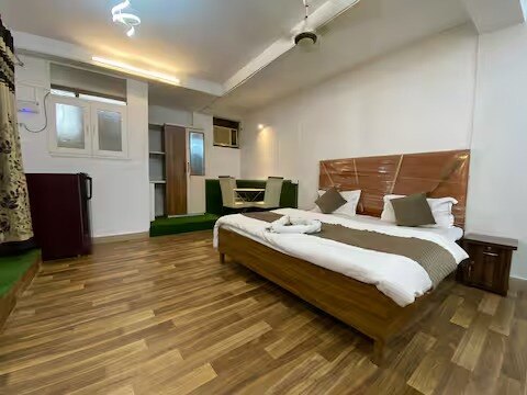 Cozy Studio Apartment in Saket - Tap to explore photos