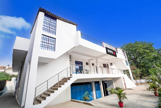Hotel O Regal Hotel & Lawn