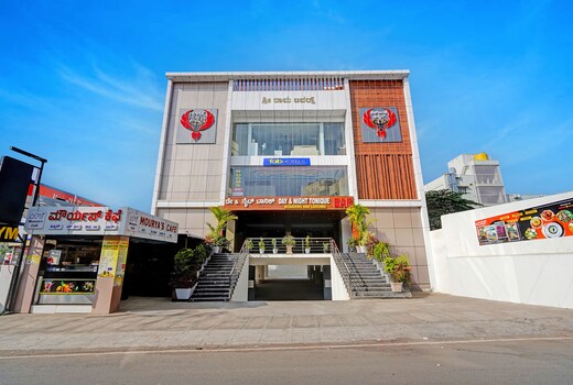 FabHotel Day and Night Palace