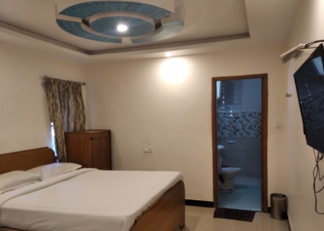 Hotel Jaysanthi - Tap to explore photos