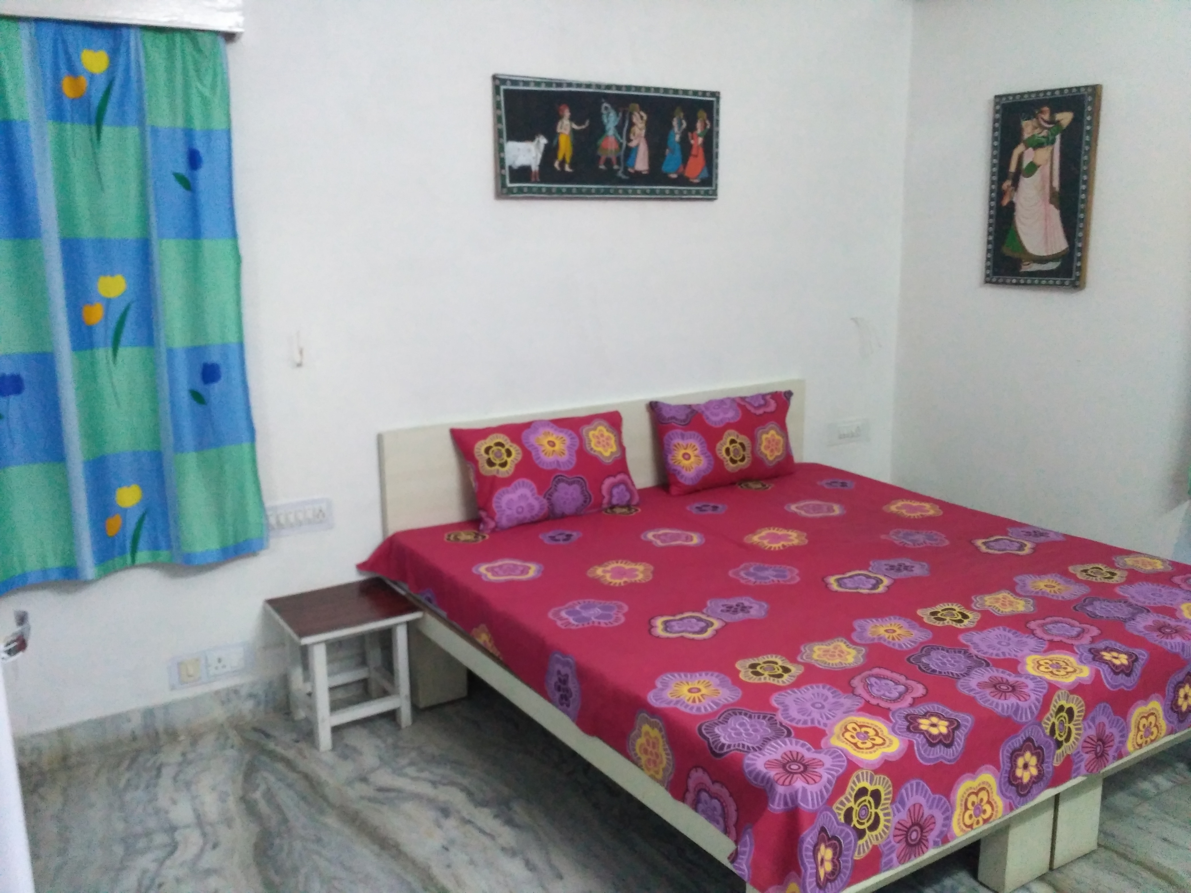 FRIENDS & FAMILY HOME STAY - Tap to explore photos