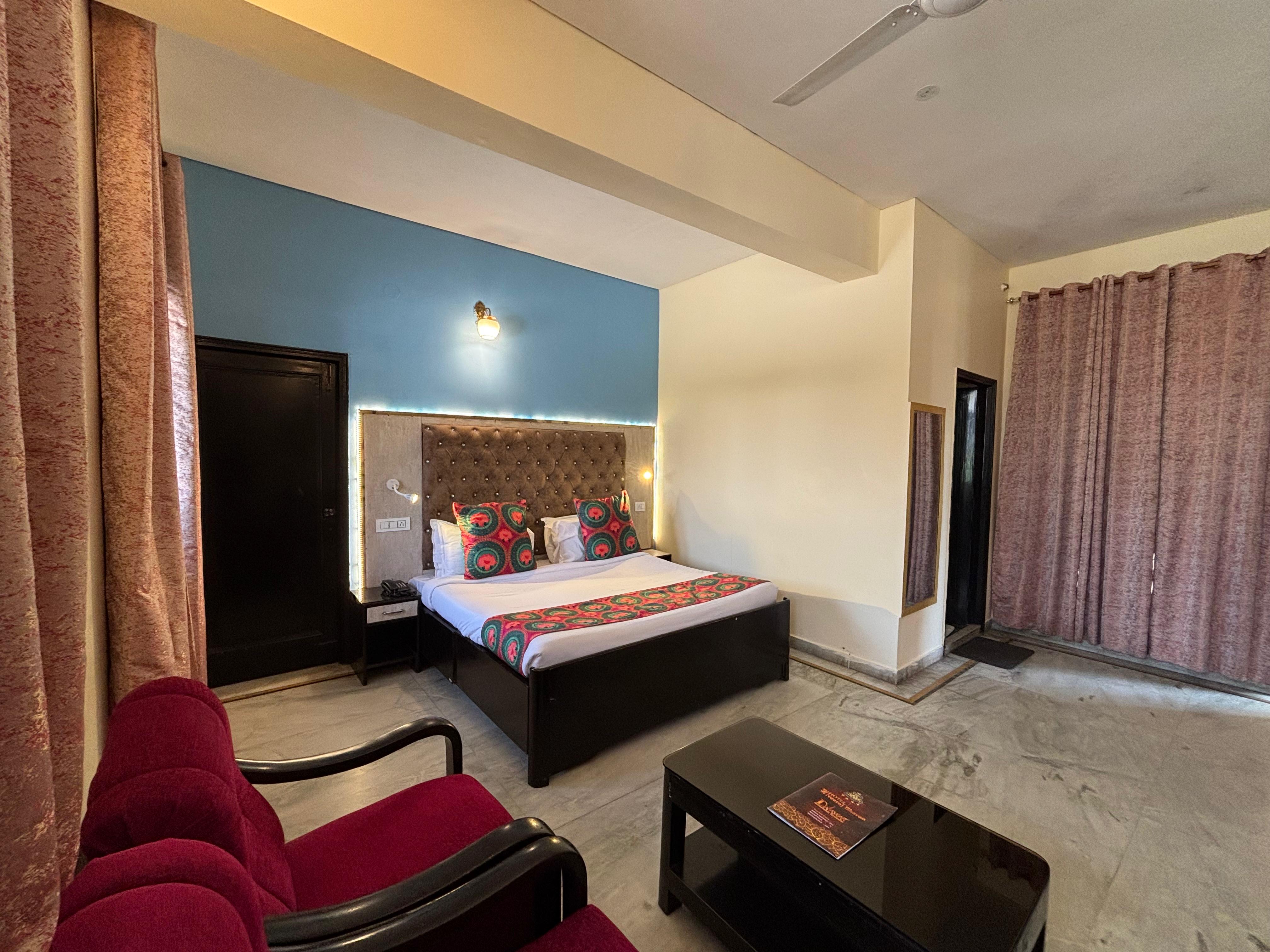 Hotel Neeraj Bhawan - Triveni Ghat - Tap to explore photos