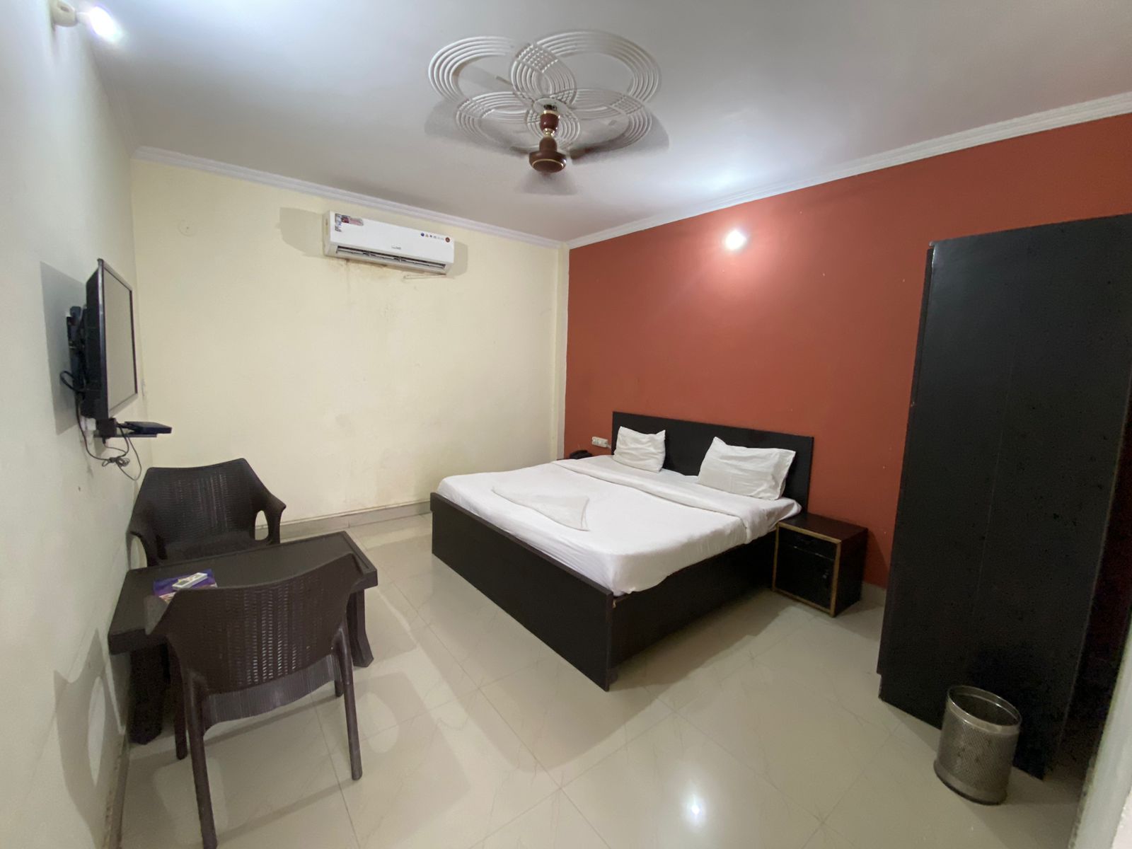 R K Residency Gurgaon - Tap to explore photos