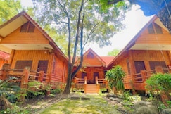 The Tewsone Resort, Si Sam Rong
