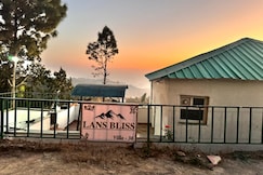 Lans Bliss Villa 3BR Mountain Views by Homeyhuts, Kotdwar
