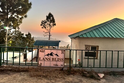 Lans Bliss Villa 3BR Mountain Views by Homeyhuts