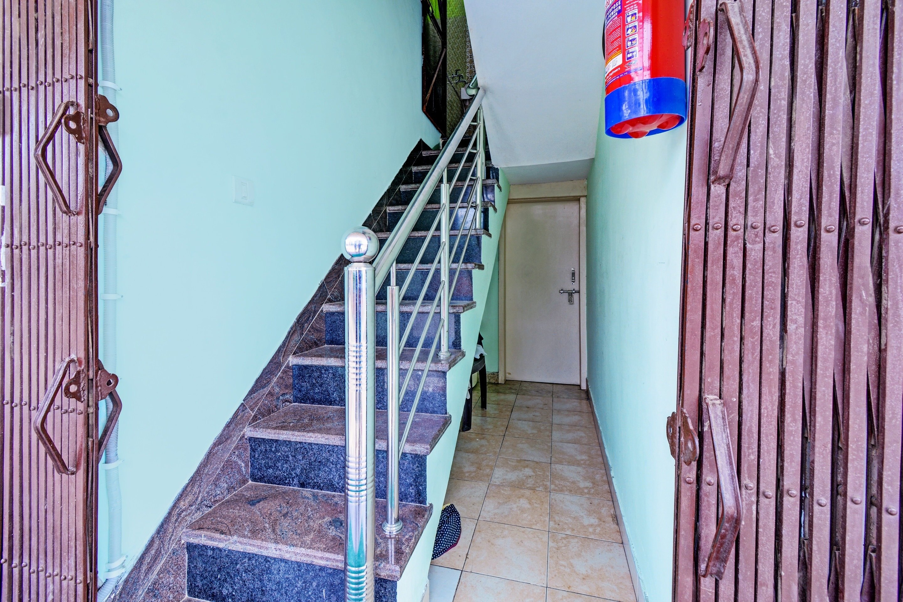 OYO Hotel Hans - Tap to explore photos