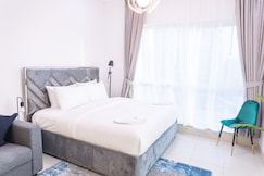 Happy Season Royal Oceanic apartments, دبى