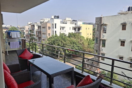 Niketan Medanta Service Apartment