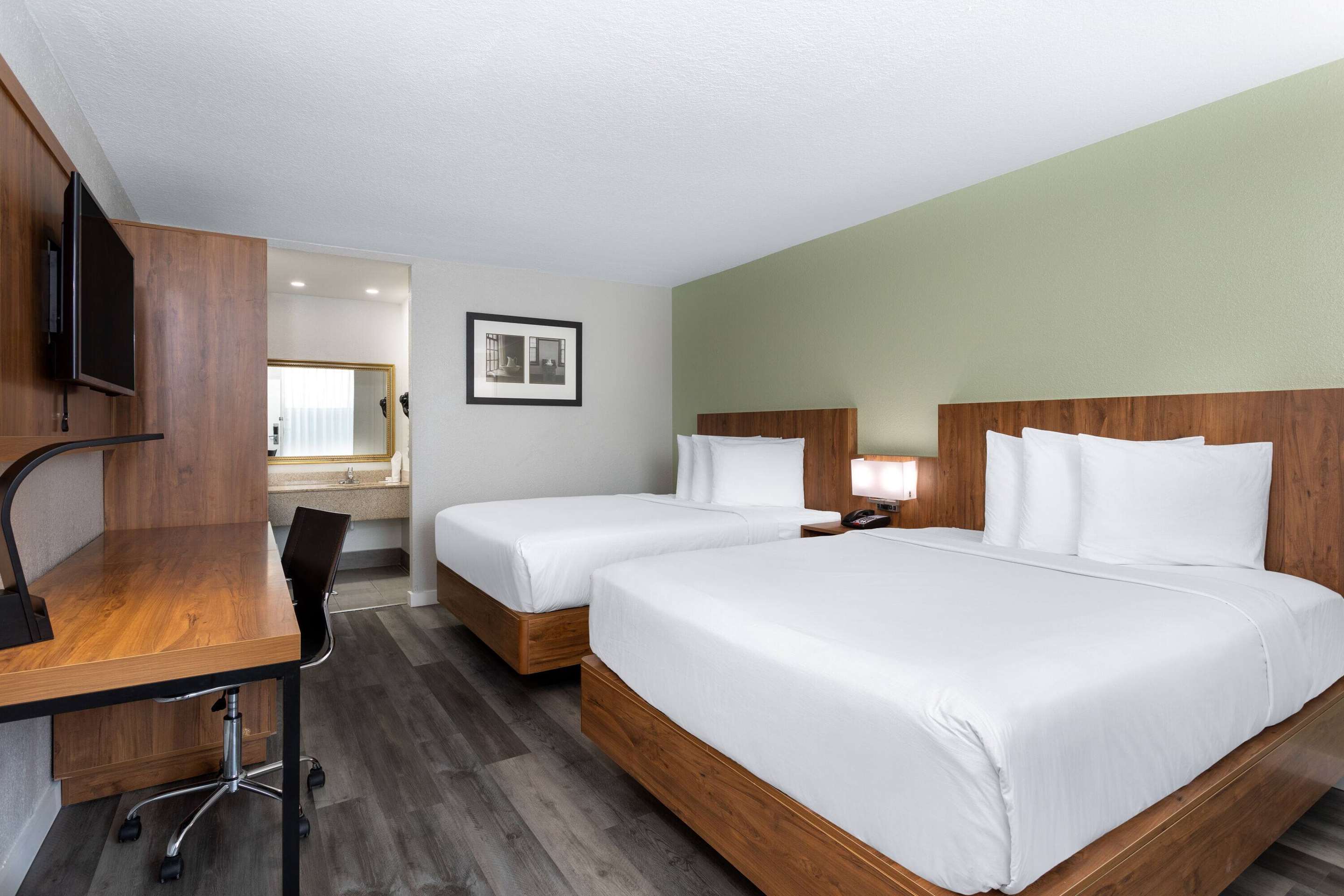 Ramada by Wyndham Altamonte Springs Near I-4 - Tap to explore photos