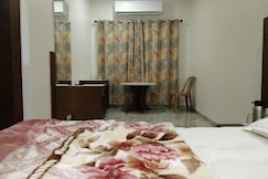 Geetanjali Hotel, Hoshangabad