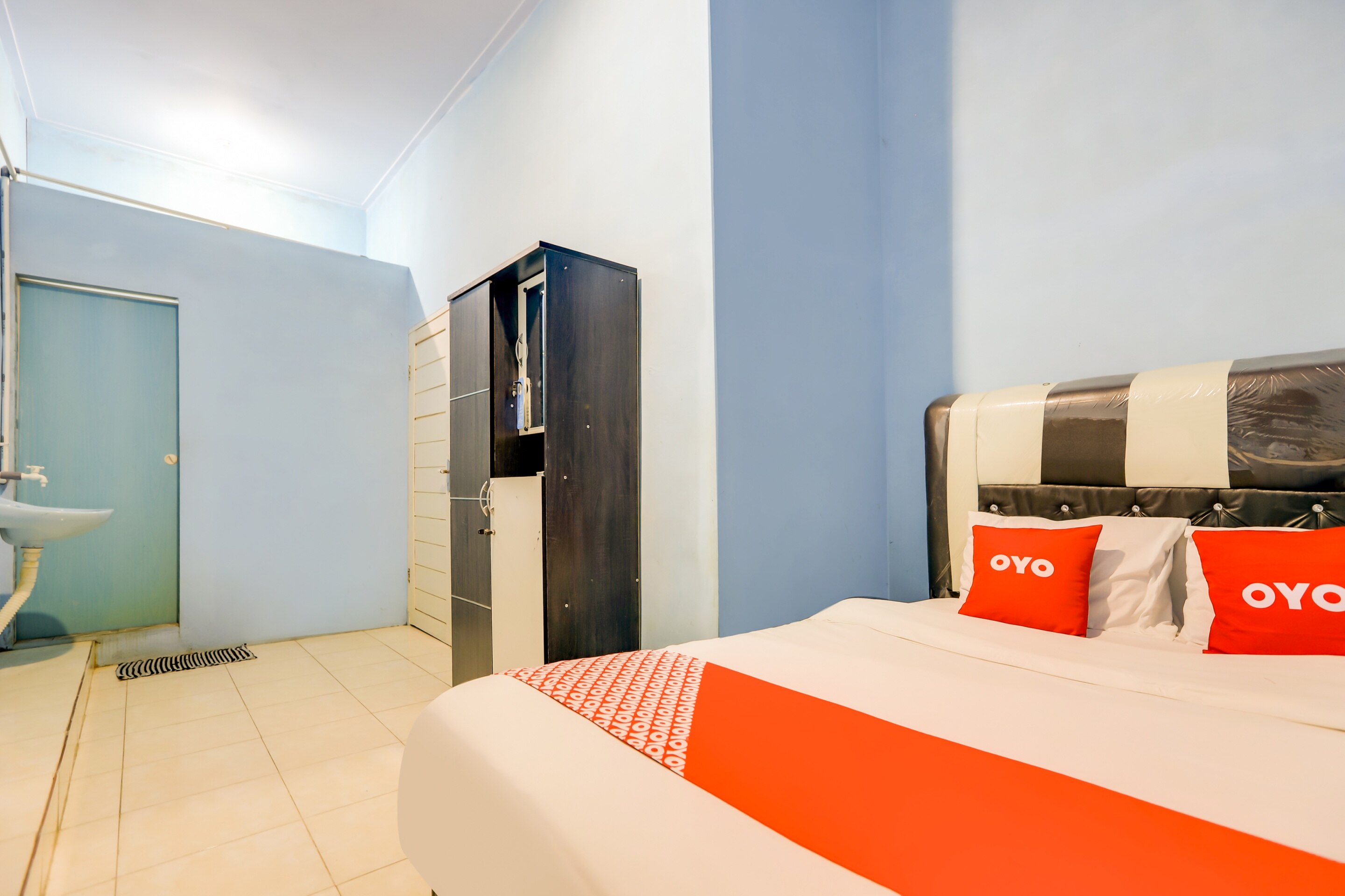 OYO 90009 Faster Inn 1 - Tap to explore photos