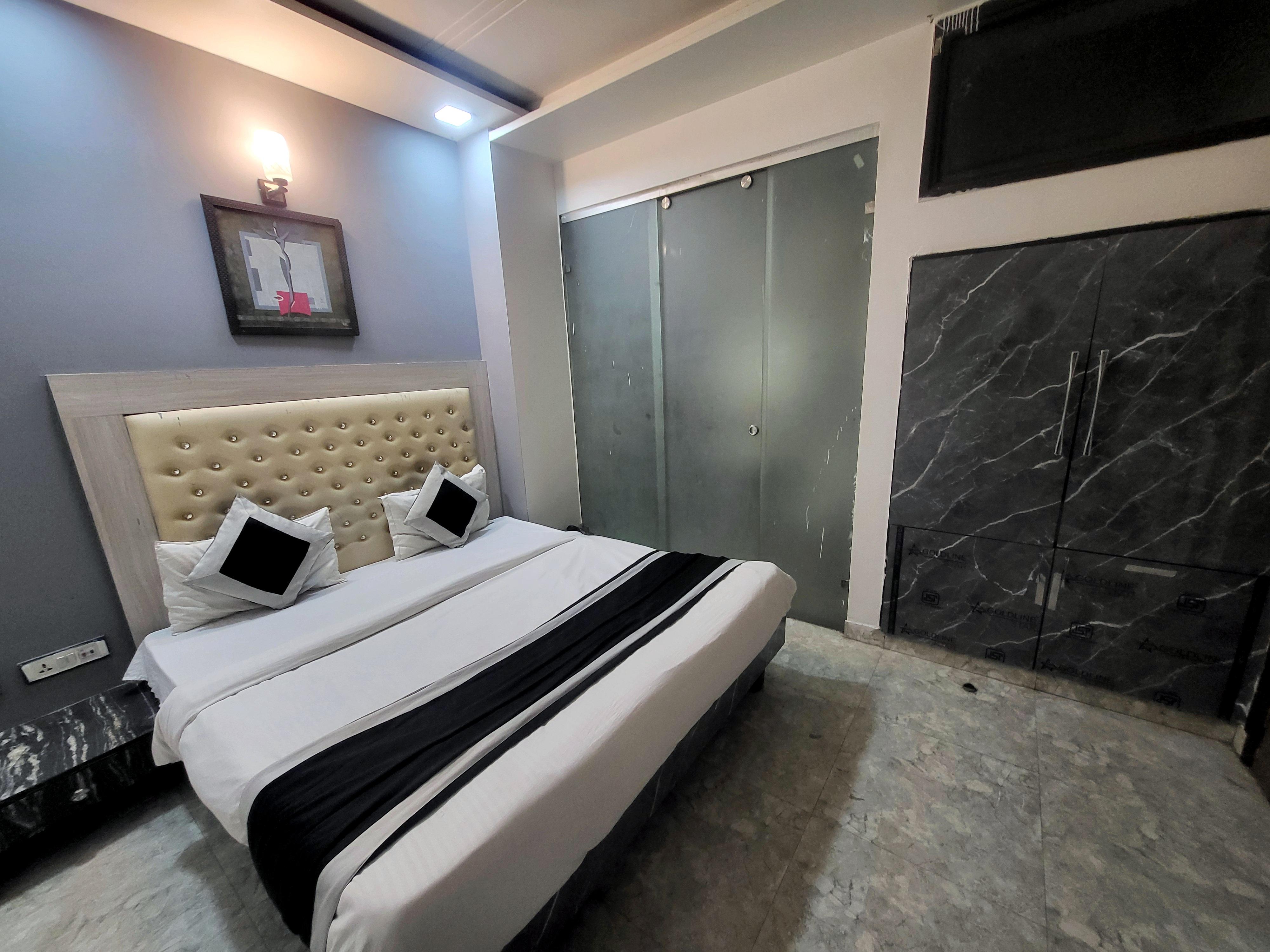 Hotel Season Grand Couple Friendly Nearest Pitampura Metro Station - Tap to explore photos