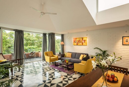 El Arbol - 2BHK Apt with Rooftop Pool near Candolim by Hireavilla