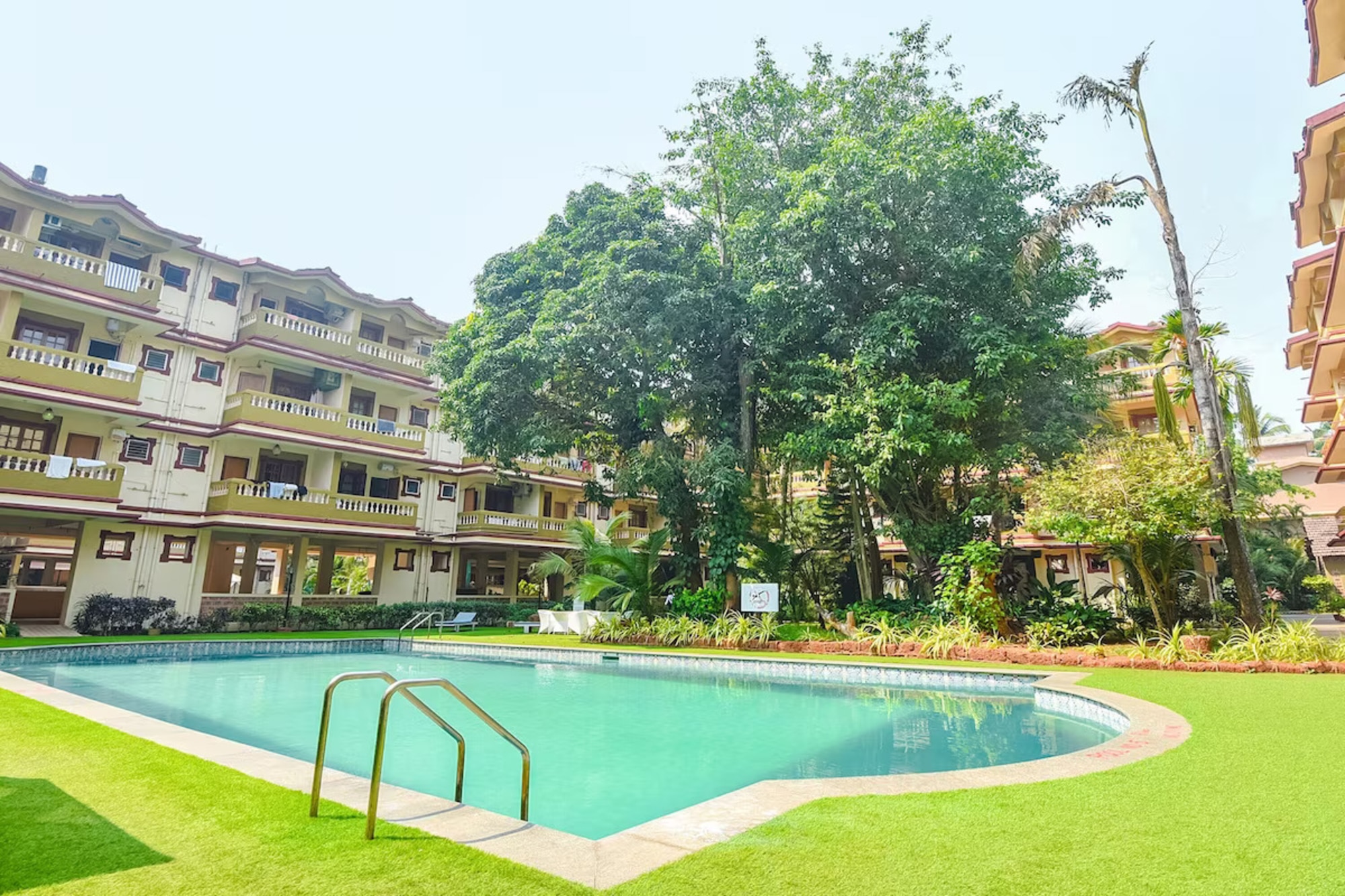 FabHotel Prime Emerald Highland - Nr. Candolim Beach - Tap to explore photos
