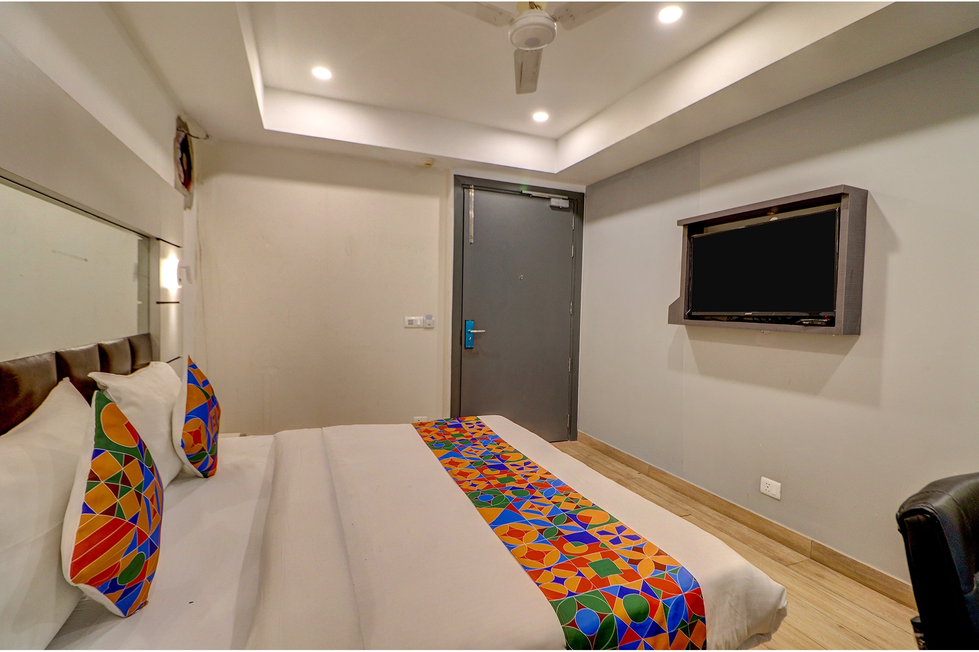 FabHotel Kirti Nagar - Tap to explore photos