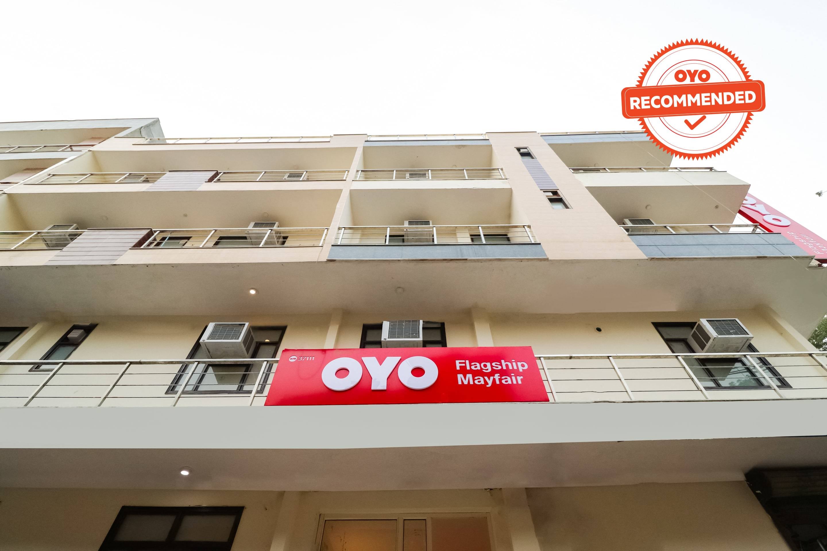 Hotel O Rohini Sector 18 Metro Station Formerly Mohit Plaza - Tap to explore photos