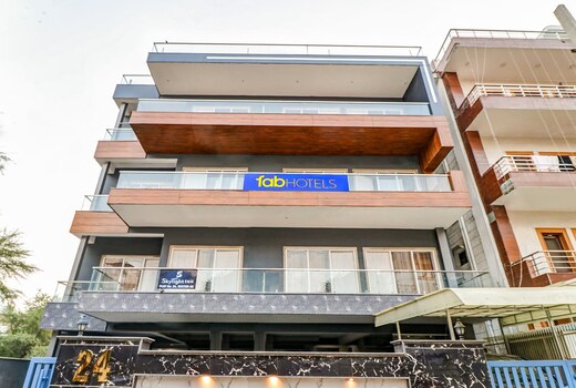FabHotel Sky Rise Inn
