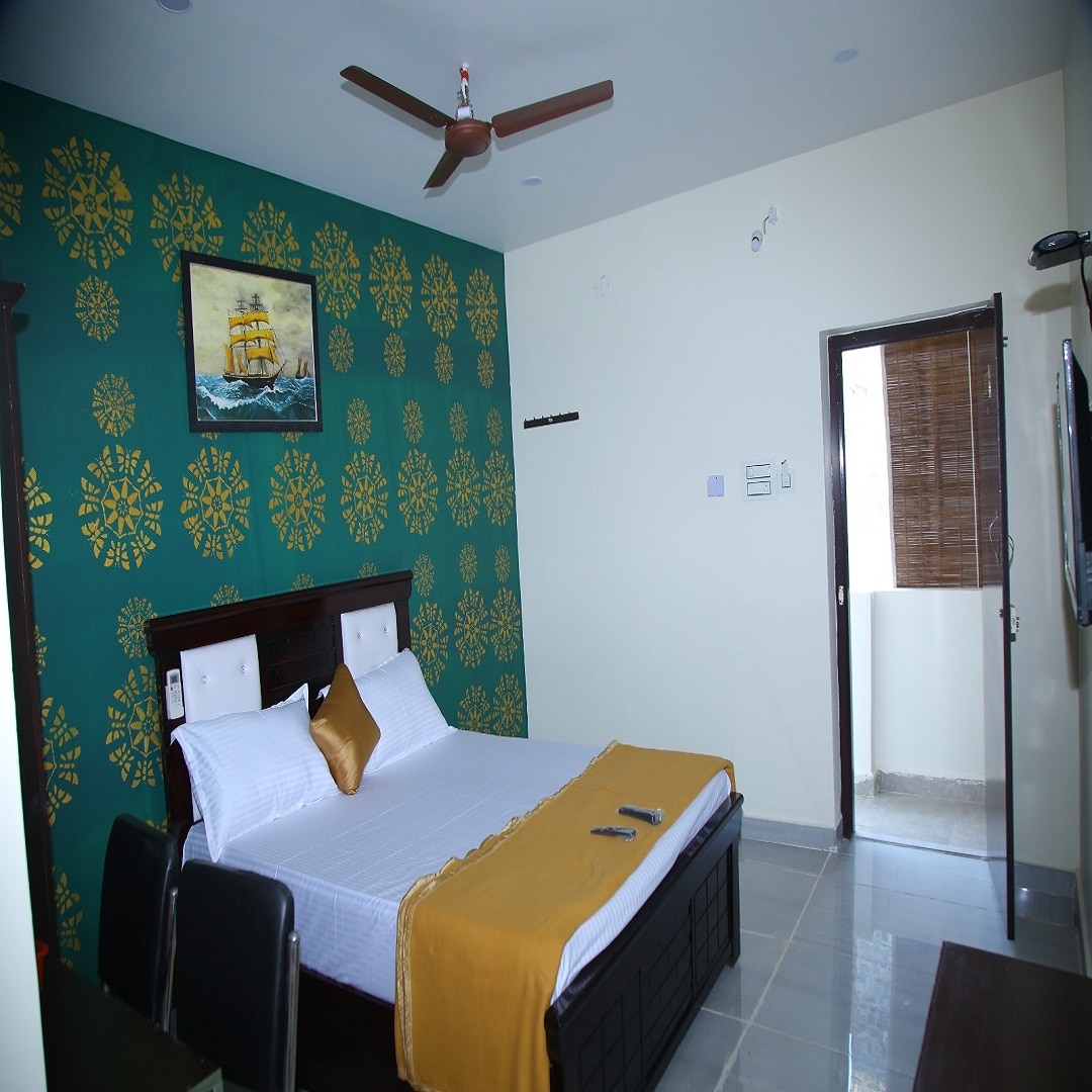 HOTEL MANORAMA IN - Tap to explore photos
