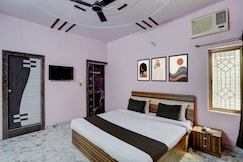 Collection O Gorakhpur Mandir Formerly Pavitra Palace, Gorakhpur