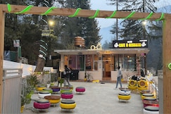 All eyes riverside cafe and stay, Kullu