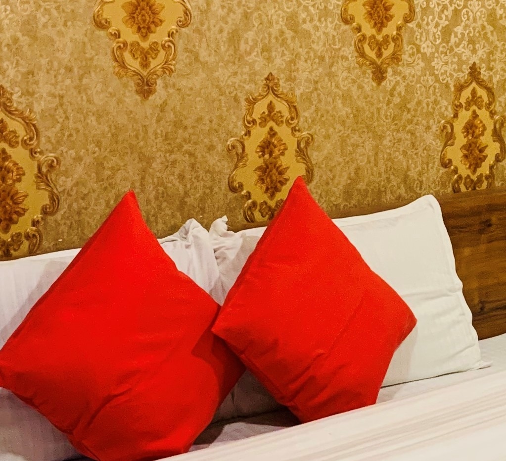 Hotel Neelkanth Inn - Tap to explore photos