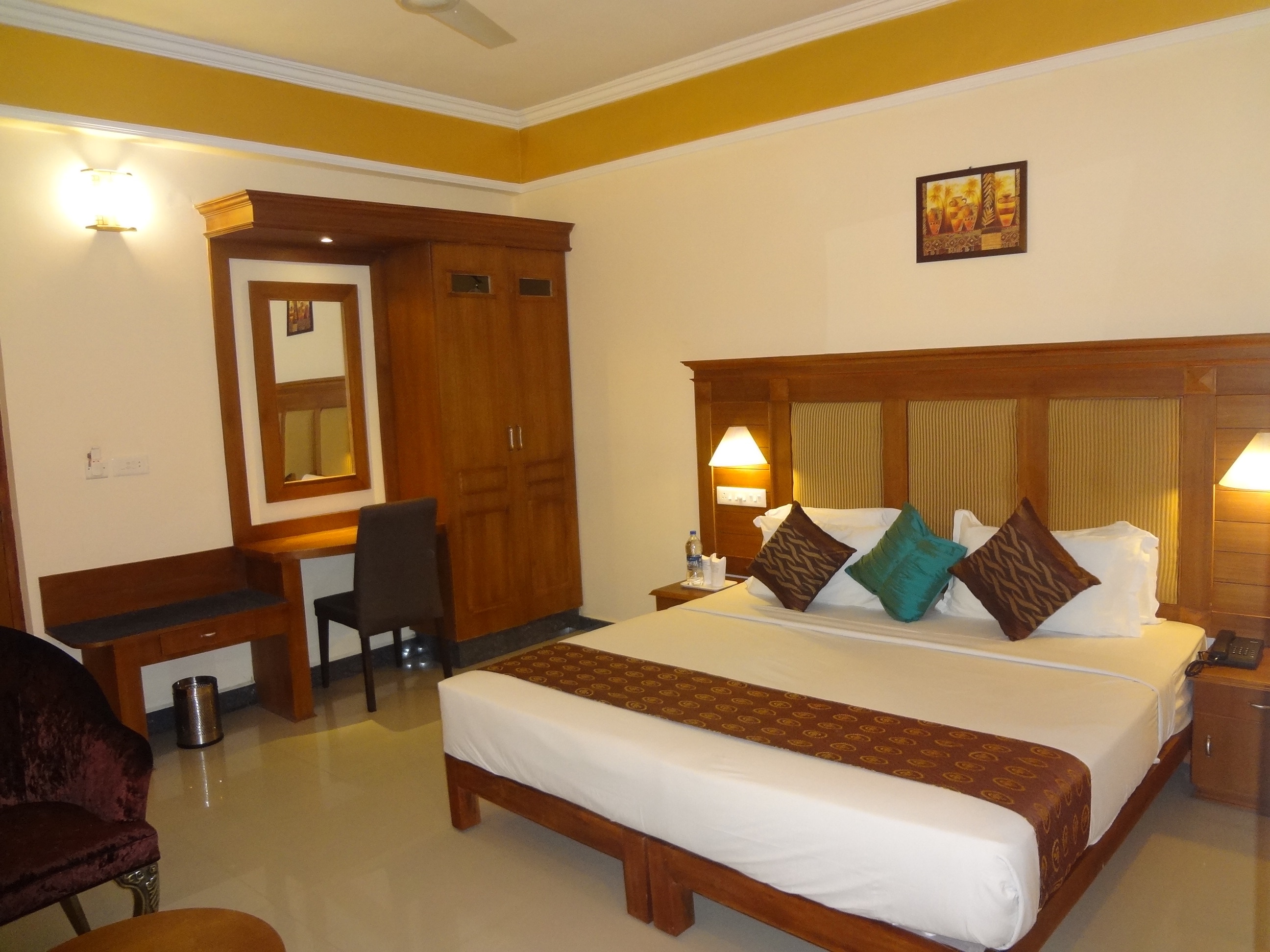 Hotel Seasons Thekkady - Tap to explore photos